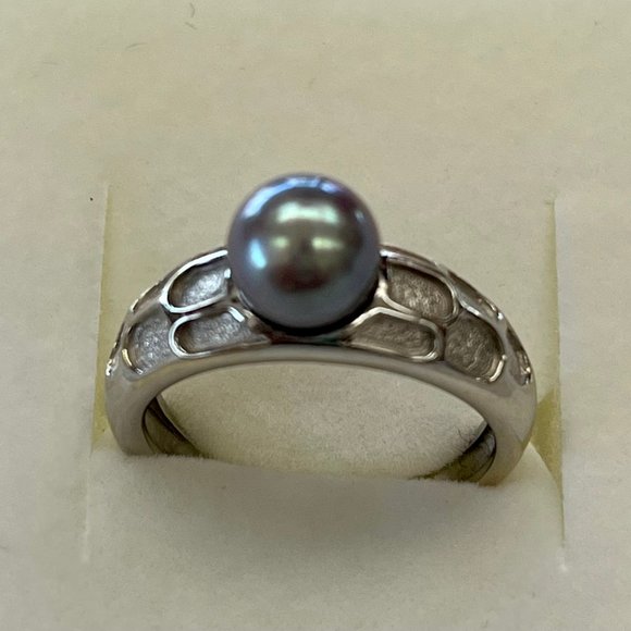 14kt White Gold Grey Cultured Pearl Ring